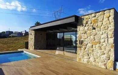 Imagem: A casa em condomínio possui 4 Dormitórios, 5 Banheiros, 2