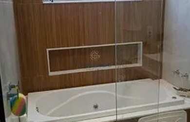 Imagem: A casa em condomínio possui 5 Dormitórios, 5 Banheiros, 4