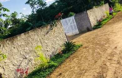 Imagem: O terreno possui 1100m² de Área e está localizado em Santo