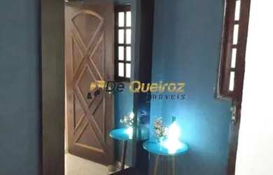 Imagem: A casa possui 2 Dormitórios, 1 Banheiro, 1 Vaga na garagem