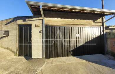 Imagem: A casa possui 3 Dormitórios, 3 Banheiros, 2 Vagas na garagem