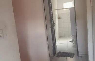 Imagem: A casa possui 3 Dormitórios, 2 Banheiros, 1 Vaga na garagem