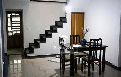 Imagem: A casa possui 4 Dormitórios, 2 Banheiros, 3 Vagas na garagem