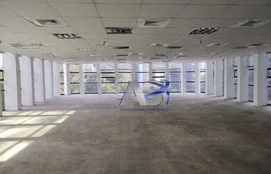 Imagem: O depósito para alugar possui 5 Vagas na garagem e 562m² de