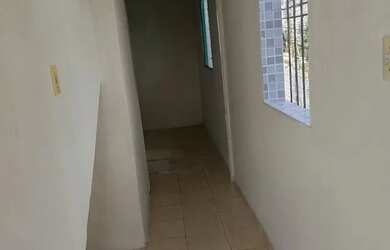 Imagem: A casa possui 2 Dormitórios e 1 Banheiro e está localizado