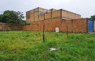 Imagem: O terreno possui 300m² de Área e está localizado em Alto