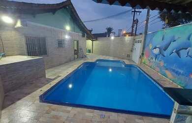 Imagem: A casa possui 2 Dormitórios, 3 Banheiros, 2 Vagas na garagem