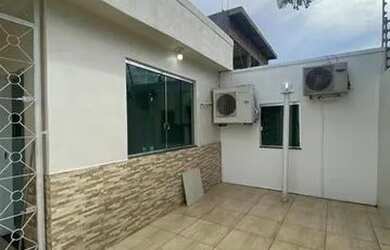 Imagem: A casa possui 3 Dormitórios, 1 Banheiro, 1 Vaga na garagem