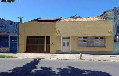 Imagem: A casa possui 5 Dormitórios, 4 Banheiros, 265m² de Área e