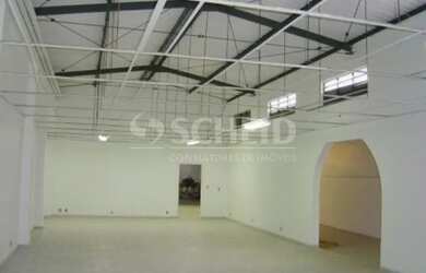 Imagem: O depósito possui 3 Vagas na garagem, 540m² de Área e está