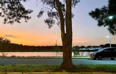 Imagem: A casa possui 3 Dormitórios, 5 Banheiros, 2 Vagas na garagem