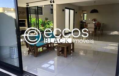 Imagem: A casa possui 5 Dormitórios, 5 Banheiros, 4 Vagas na garagem