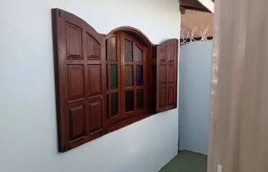 Imagem: A casa possui 2 Dormitórios, 1 Banheiro, 2 Vagas na garagem