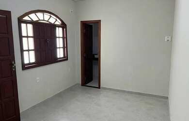 Imagem: A casa possui 2 Dormitórios, 1 Banheiro, 1 Vaga na garagem