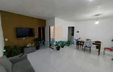 Imagem: A casa possui 3 Dormitórios, 1 Banheiro, 3 Vagas na garagem