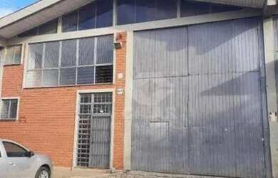 Imagem: O depósito possui 2 Vagas na garagem, 750m² de Área e está