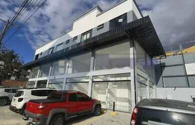 Imagem: O depósito possui 2 Vagas na garagem, 30m² de Área e está