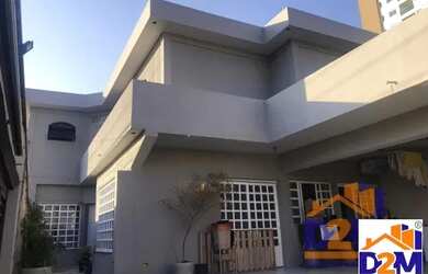 Imagem: A casa possui 4 Dormitórios, 2 Banheiros, 4 Vagas na garagem