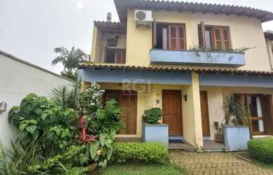 Imagem: A casa em condomínio possui 3 Dormitórios, 4 Banheiros, 2