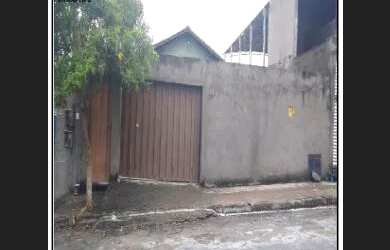 Imagem: A casa possui 2 Dormitórios, 1 Banheiro, 200m² de Área e