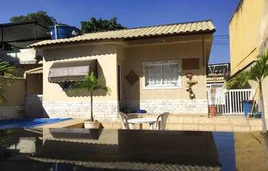 Imagem: A casa possui 2 Dormitórios, 1 Banheiro, 1 Vaga na garagem