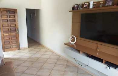 Imagem: A casa possui 3 Dormitórios, 4 Banheiros, 3 Vagas na garagem