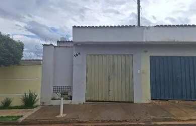 Imagem: A casa possui 2 Dormitórios, 1 Banheiro, 1 Vaga na garagem
