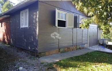 Imagem: A casa possui 2 Dormitórios, 2 Banheiros, 1 Vaga na garagem