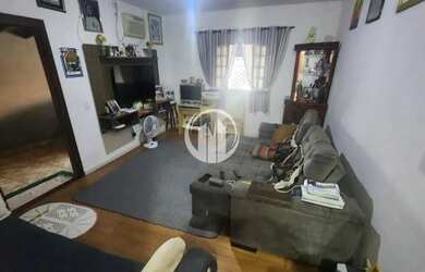 Imagem: A casa possui 2 Dormitórios, 1 Banheiro, 2 Vagas na garagem