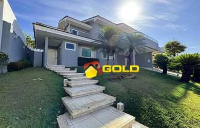 Imagem: A casa em condomínio possui 4 Dormitórios, 5 Banheiros, 2