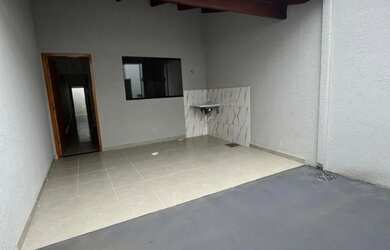 Imagem: A casa possui 2 Dormitórios, 2 Banheiros, 1 Vaga na garagem