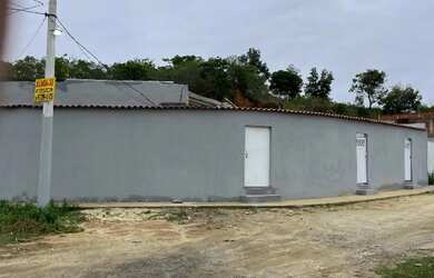 Imagem: A casa possui 1 Dormitório e 1 Banheiro e está localizado