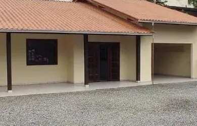 Imagem: A casa possui 3 Dormitórios, 2 Banheiros, 1 Vaga na garagem