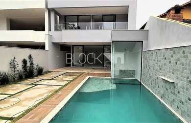 Imagem: A casa em condomínio possui 4 Dormitórios, 5 Banheiros, 3