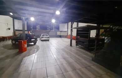 Imagem: O depósito possui 3 Vagas na garagem, 760m² de Área e está