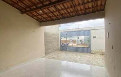 Imagem: A casa possui 3 Dormitórios, 3 Banheiros, 2 Vagas na garagem