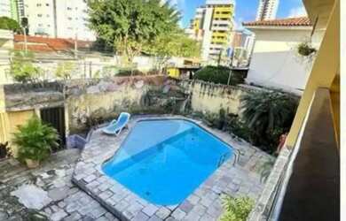 Imagem: A casa possui 4 Dormitórios, 4 Banheiros, 4 Vagas na garagem