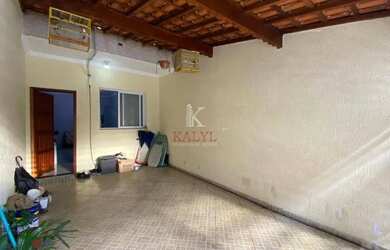 Imagem: A casa possui 3 Dormitórios, 1 Banheiro, 1 Vaga na garagem