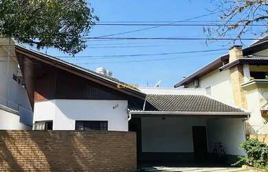 Imagem: A casa em condomínio possui 4 Dormitórios, 3 Banheiros, 4