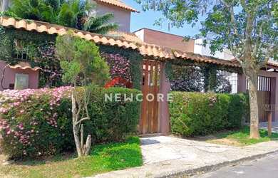 Imagem: A casa possui 3 Dormitórios, 3 Banheiros, 2 Vagas na garagem