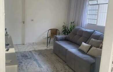 Imagem: A casa possui 2 Dormitórios, 1 Banheiro, 2 Vagas na garagem