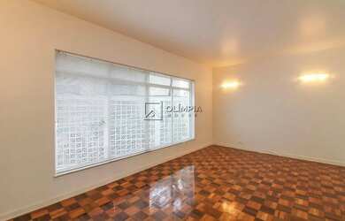 Imagem: A casa possui 5 Dormitórios, 5 Banheiros, 3 Vagas na garagem