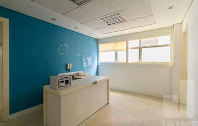 Imagem: O depósito à venda possui 1 Vaga na garagem e 55m² de Área