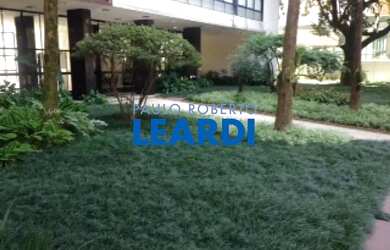 Imagem: O apartamento possui 5 Dormitórios, 5 Banheiros, 3 Vagas na