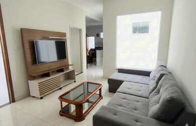 Imagem: A casa possui 3 Dormitórios, 1 Banheiro, 1 Vaga na garagem