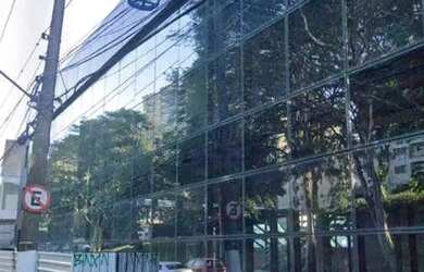 Imagem: O depósito possui 5 Vagas na garagem, 1.886m² de Área e