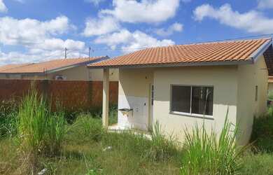 Imagem: A casa possui 2 Dormitórios, 1 Banheiro, 1 Vaga na garagem