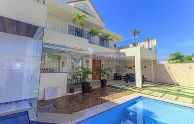 Imagem: A casa em condomínio possui 5 Dormitórios, 5 Banheiros, 4