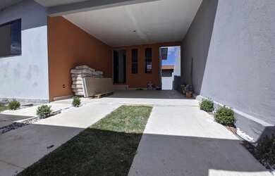 Imagem: A casa possui 4 Dormitórios, 2 Banheiros, 2 Vagas na garagem