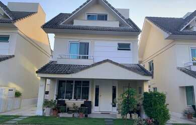 Imagem: A casa em condomínio possui 4 Dormitórios, 3 Banheiros, 2